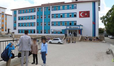 Elazığ’da kopya çeken öğrenci öğretmeni bıçakladı – Son dakika haberi