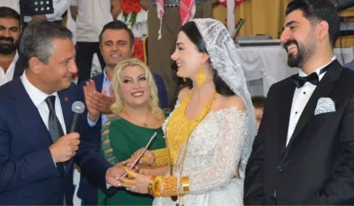 Özgür Özel’in nikah şahidi olduğu düğünde geline takılan altınlar dikkat çekti